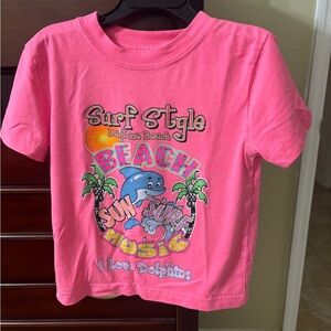 Surfer Style Kids Tee – Pink “Daytona Beach” Dolphin Graphic – Size XS (2/4)